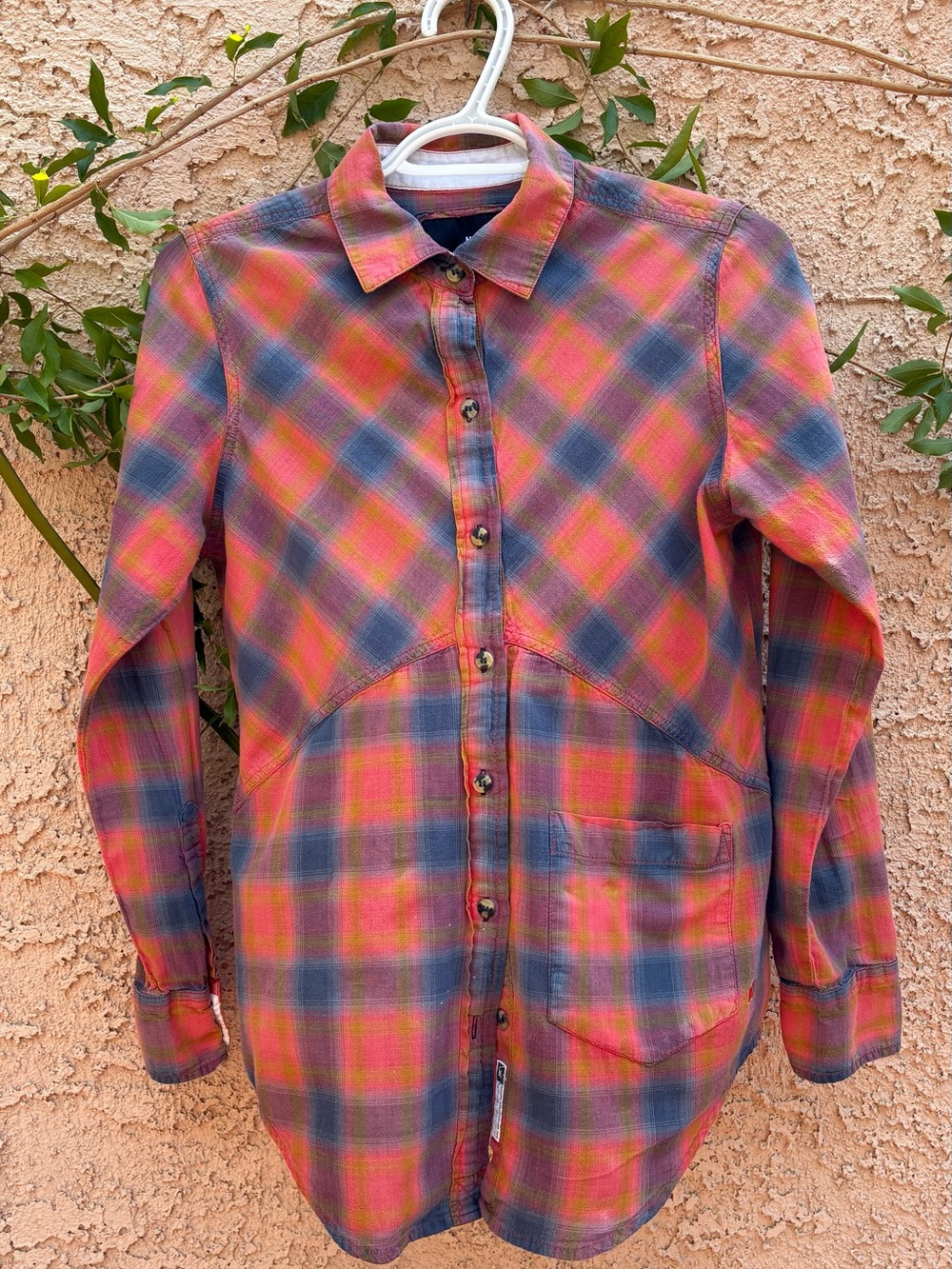 Women's Hurley  Cotton plaid shirt, with back buttons, size small